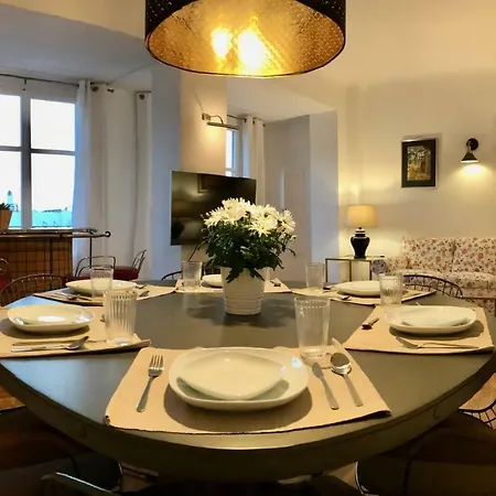 Clocktower Apartamento